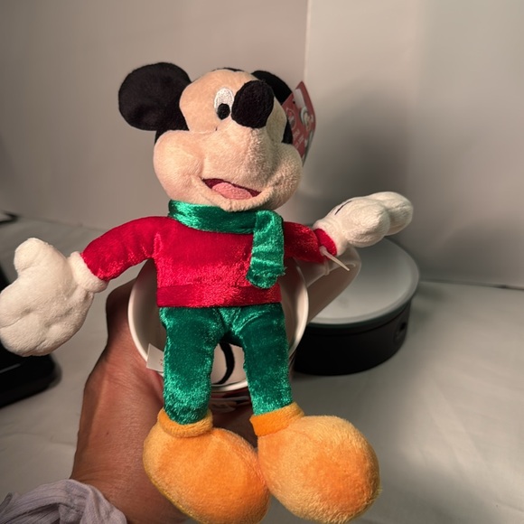 Disney plush with mug NWT double sided mug Mickey wearing a Christmas scarf - Picture 3 of 4